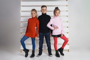 Kinderen met toffe herfstoutfits trends